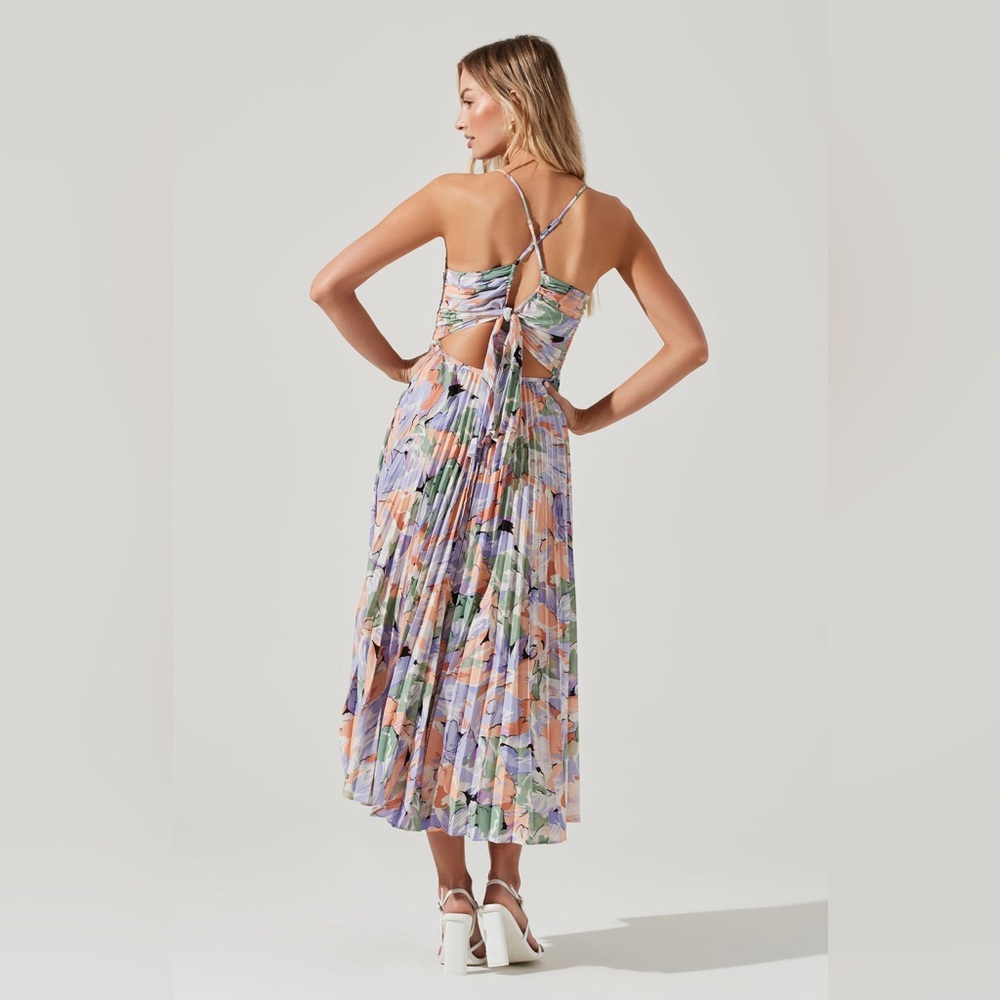 ASTR The Label Blythe Floral Plisse Midi Dress Coral Multi - Picture 5 of 15